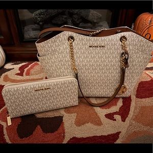 BNWT Michael Kors Purse & Wallet